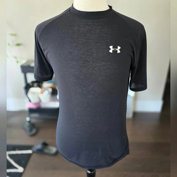 Mens Small Under Armour Black Althetic Shirt - Picture 2 of 5